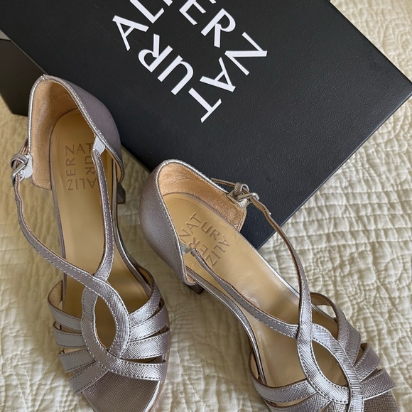 Shoes, heels, strap/buckle style - Picture 5 of 11